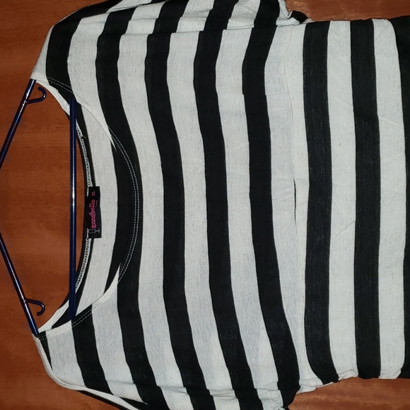 ANNABELLE CUTE & CASUAL TOP - Picture 2 of 9